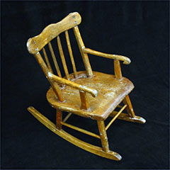 Fauteuil à bascule, ou berceuse, en bois.